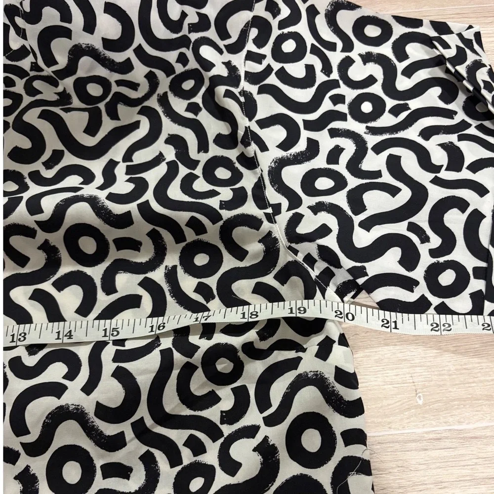 Wildfang The Essential Boxy Top Womens XS Black White Abstract Squiggle Print - Picture 6 of 7